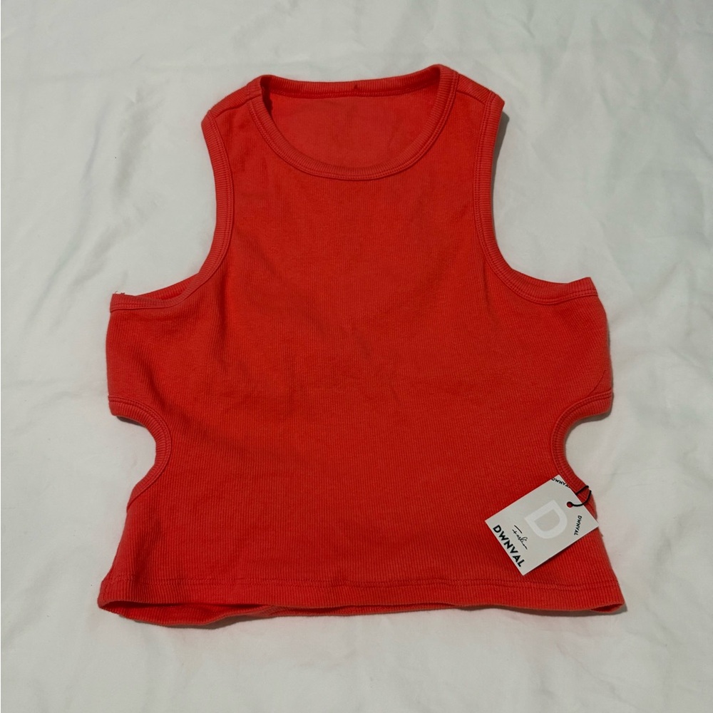 Dwnval - Women’s- Sleeveless Crop Top - Small